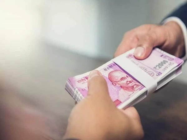 Cash transactions above Rs 20,000 can invite penalty; can you take a cash loan?